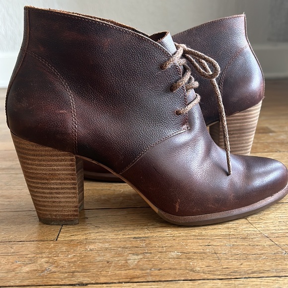 UGG Australia Chestnut Mackie Smooth Leather Boot women's size 9 - Picture 8 of 9